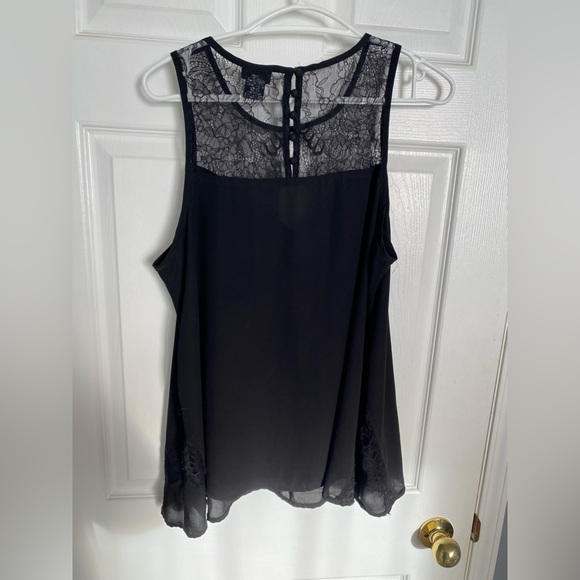 Torrid lace sleeveless blouse - Picture 2 of 5